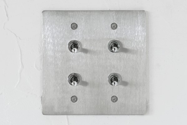 トグルスイッチ ステンレスプレート 4スイッチ